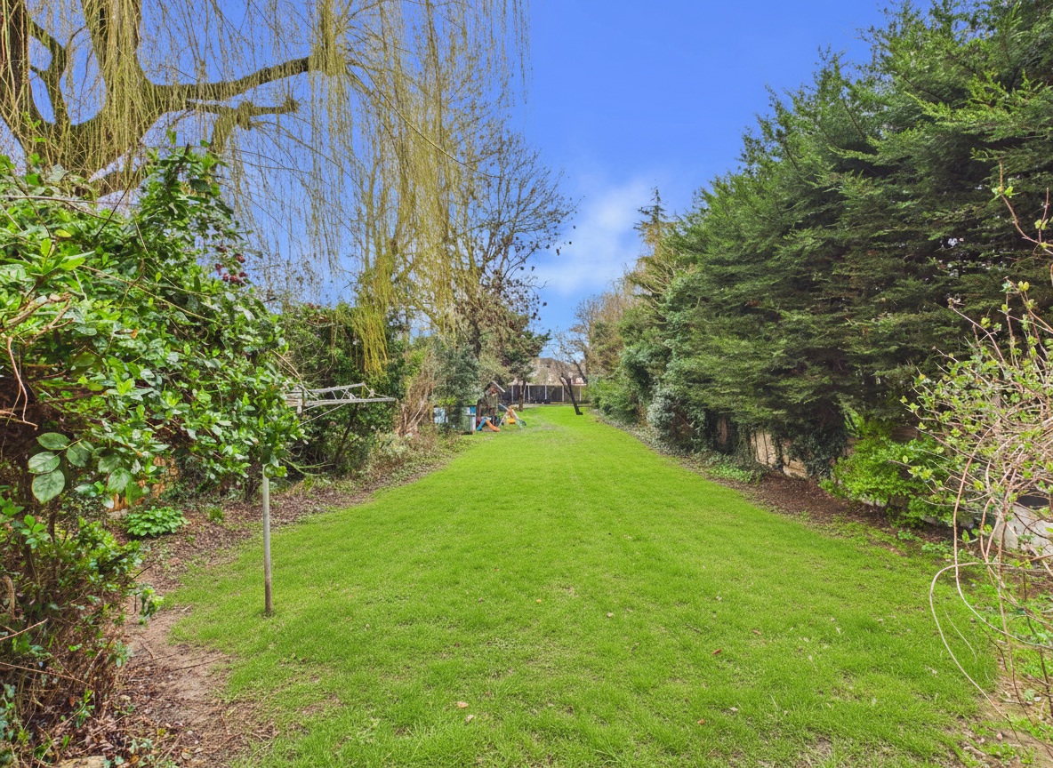 HALL LANE, UPMINSTER, RM14